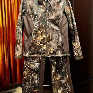 Women’s Magellan Outdoors Brown Camouflage Jacket and Pants